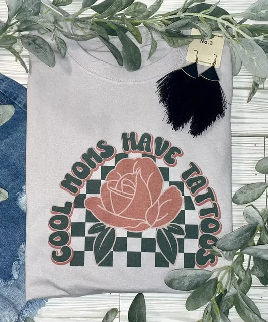 Cool moms have tattoos (T-Shirt)